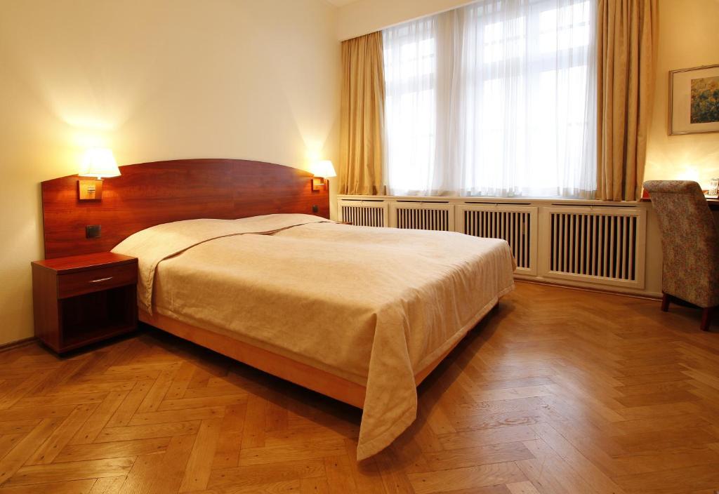 Hotel Preuss Im Dammtorpalais Hamburg-Harburg Rum bild