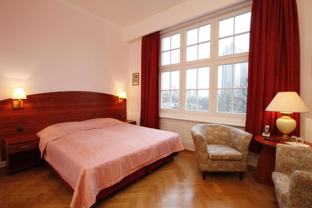 Hotel Preuss Im Dammtorpalais Hamburg-Harburg Rum bild